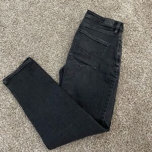 American Eagle Strigid Mom Jeans